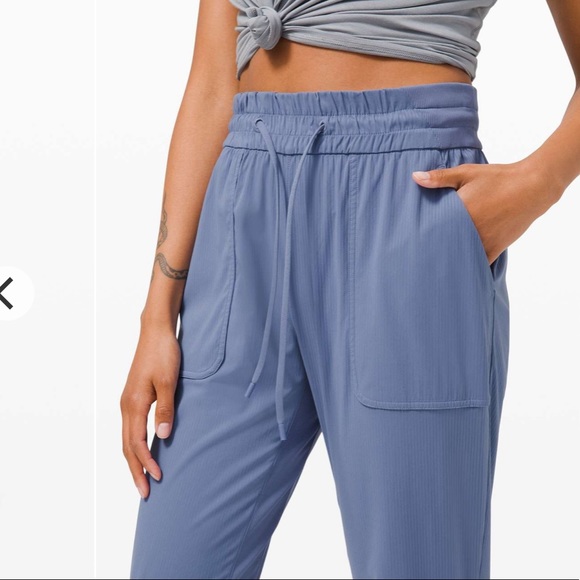 LULULEMON Beyond the Studio Crop Water Drop NWT - Picture 2 of 11